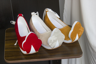 登云履壁画走秀款 2025宁心莲特价 女弓鞋 翘头履汉服鞋 原创捣练图款