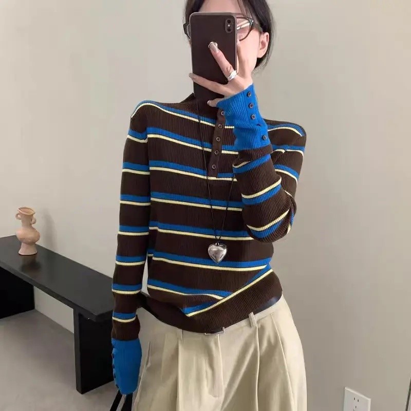 秋冬时尚撞色条纹圆领长袖针织衫