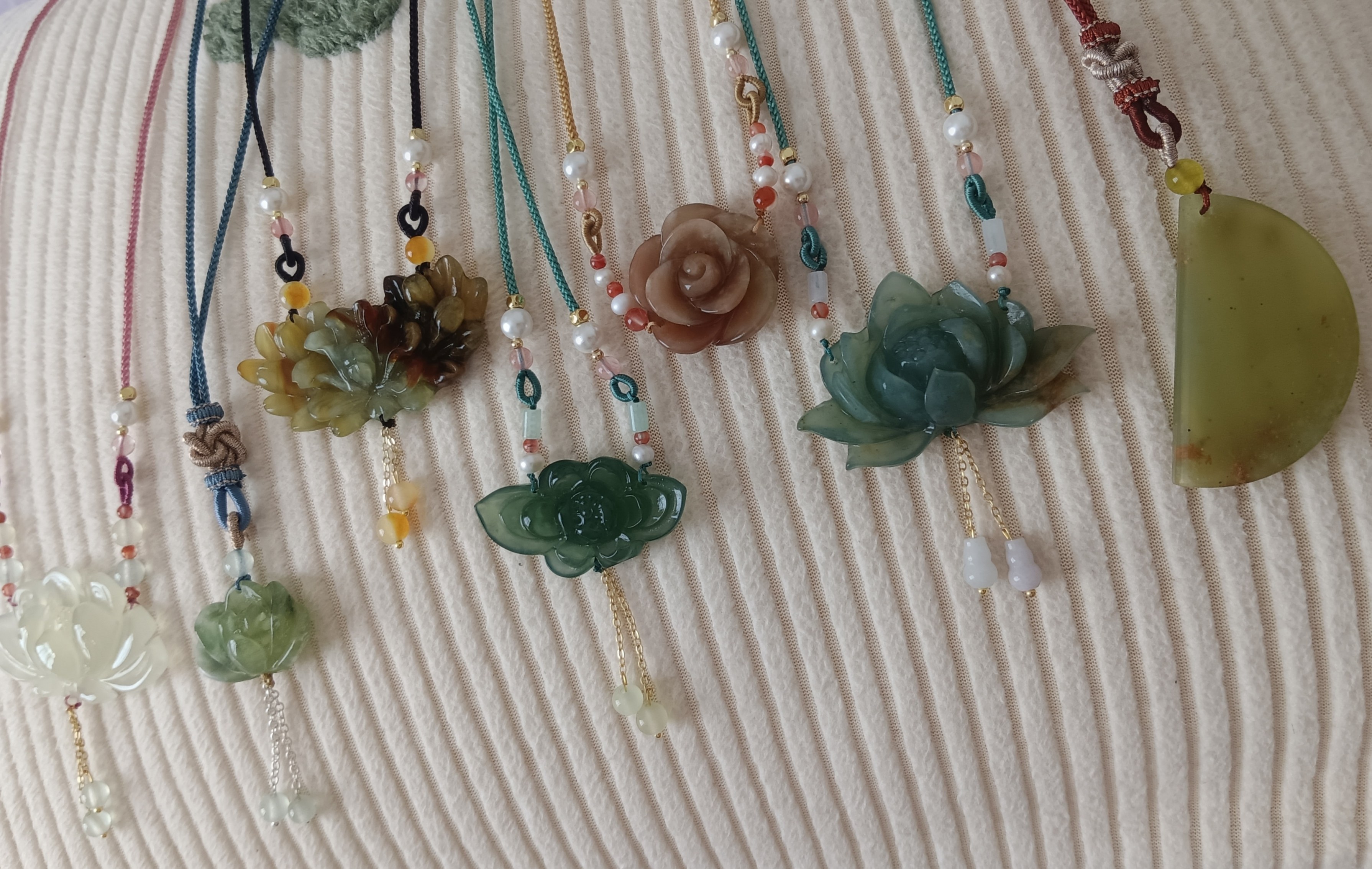 岫玉花朵毛衣链新品上新惊爆低价编织2023年春季手工星月珠子优质