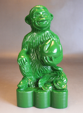 绿色实木雕刻猴子摆件木头根雕生肖灵猴寿桃创意电视柜装饰工艺品