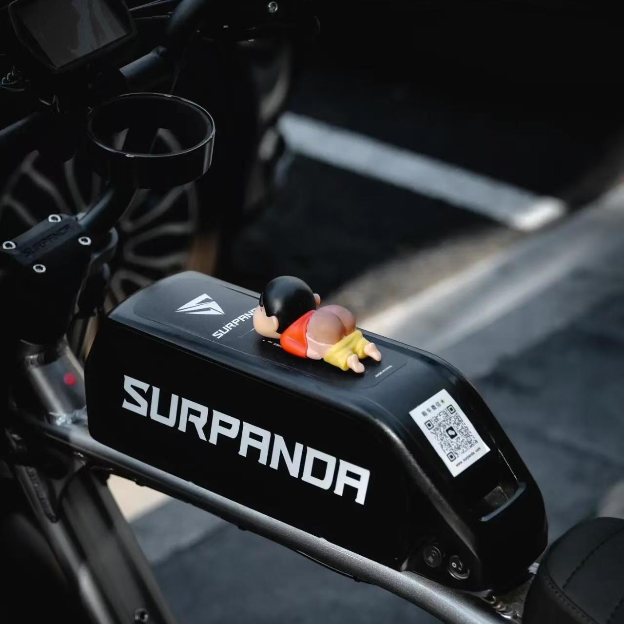 1蜡笔小新公路车卡通摆件