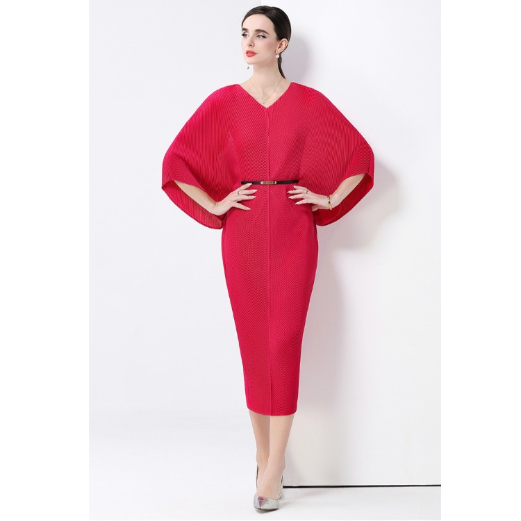 日式褶皱龙鳞纹蝙蝠袖大码宽松腰带高弹收腰包臀百褶V领连衣裙