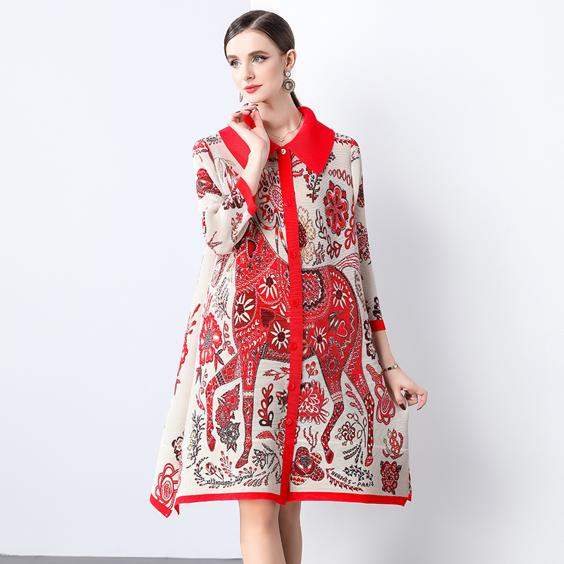 高端法式洋气褶皱印花撞色连衣裙秋装翻领大码开衫宽松弹簧抖抖裙