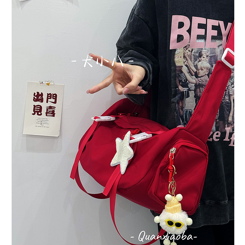 大容量运动潮酷单肩斜挎包