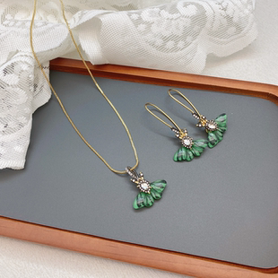 鬼才设计复古项链绿色珐琅树脂镶嵌锆石超仙蝴蝶气质耳钩耳饰女