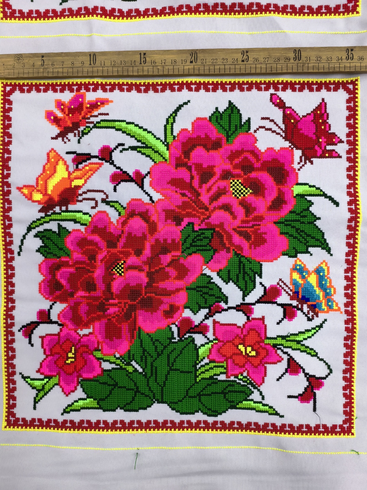 36厘米机绣苗族背带绣花十字绣2023新款毛线