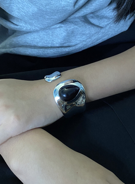 夸张金属黑宝石不规则手镯手环