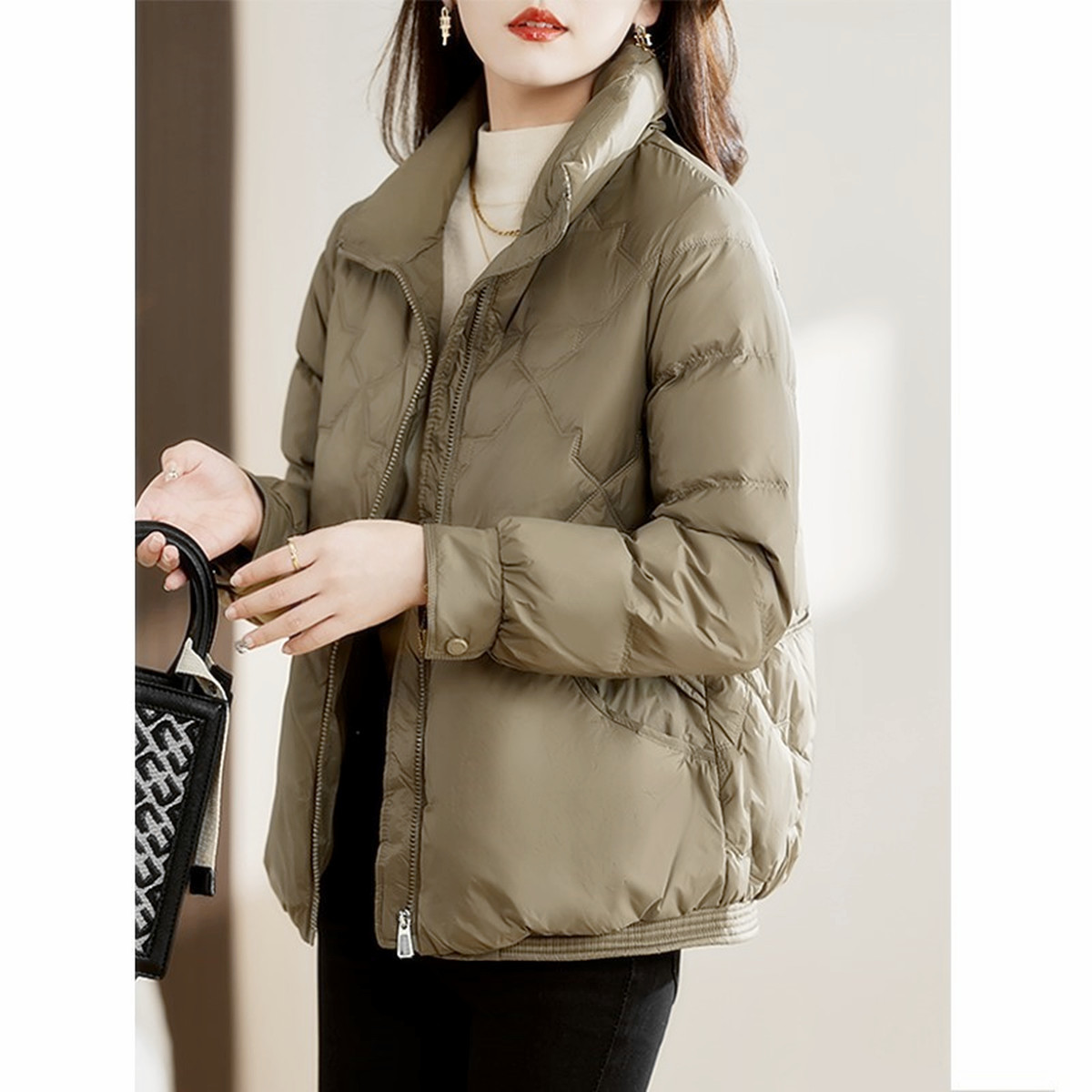 短款羽绒服女2024年冬季新款大牌轻薄时尚洋气保暖显瘦小个子外套