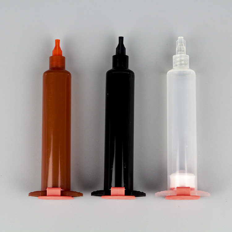 所有针筒均不含有机硅及氯化物以保证工业等级，均采用嵌入式，边缘不松脱，无斜度，无气泡，内壁紧密配合活塞，使吐出液体流畅，不易滴漏，增强厚度惰性PP材质筒壁不易破裂，不易于化学产品产生作用。用活塞采用惰性PP材质，双括刀设计，确保与针筒紧密配合，无液体残留，适合大部分液体