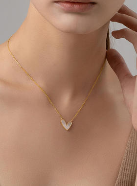 2022钛钢个性百搭爱心白贝母吊坠项链小众设计高级感锁骨链简约