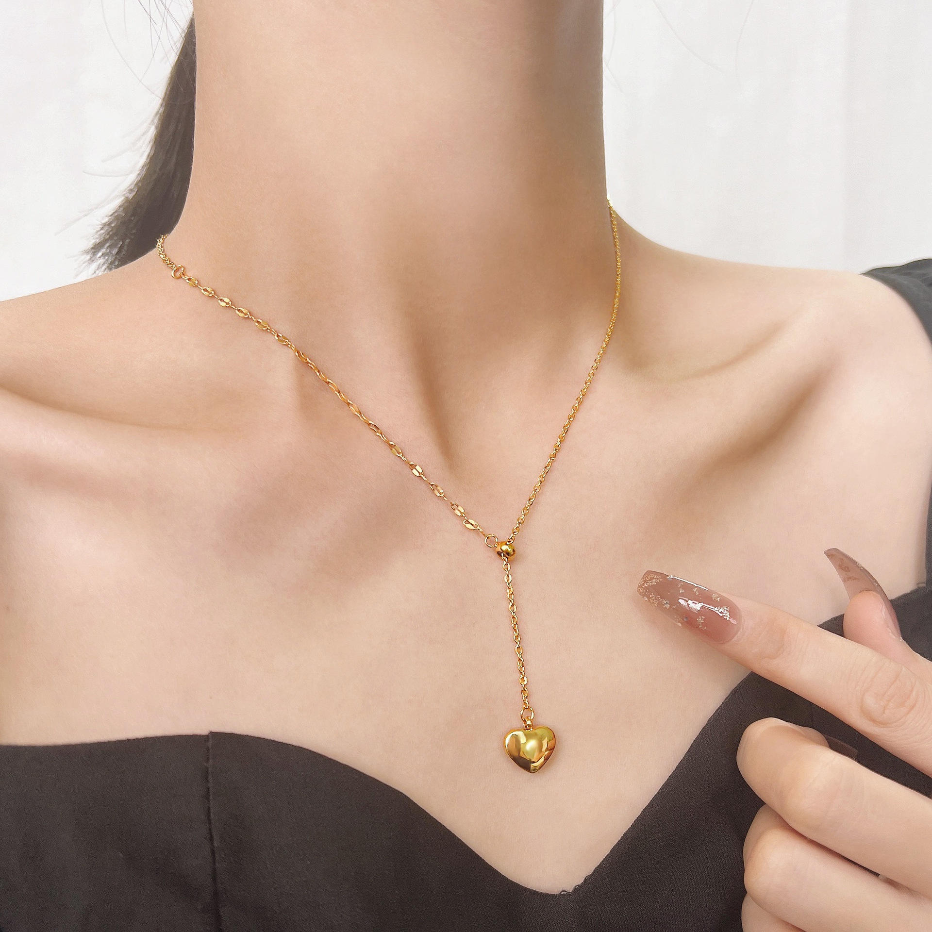 简约金色爱心抽拉项链钛钢法式复古爱心锁骨链ins2022新款送礼物
