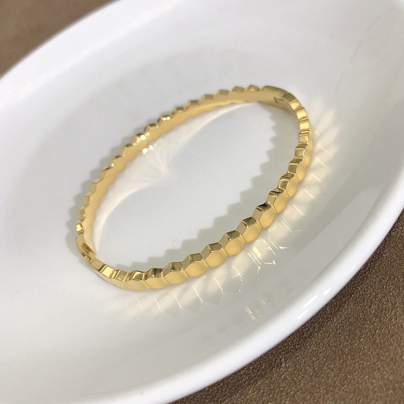 新款钛钢金色六边形手镯女 蜂巢开口手环 不锈钢均码不掉色手饰品