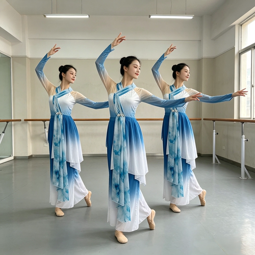 中国风古典舞演出服女飘逸蓝色渐变扇子舞胶州秧歌服舞台表演服装