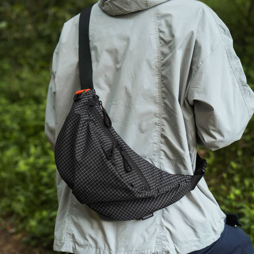 法国MlcanlKons斜挎饺子包男女