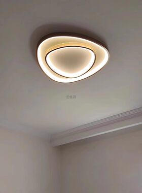 松伟彩云之南系列 LED护眼现代轻奢卧室灯创意餐勒洛三角形吸顶灯