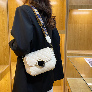 高级感小众包包女2023新款潮时尚百搭单肩斜挎包菱格宽带小方包