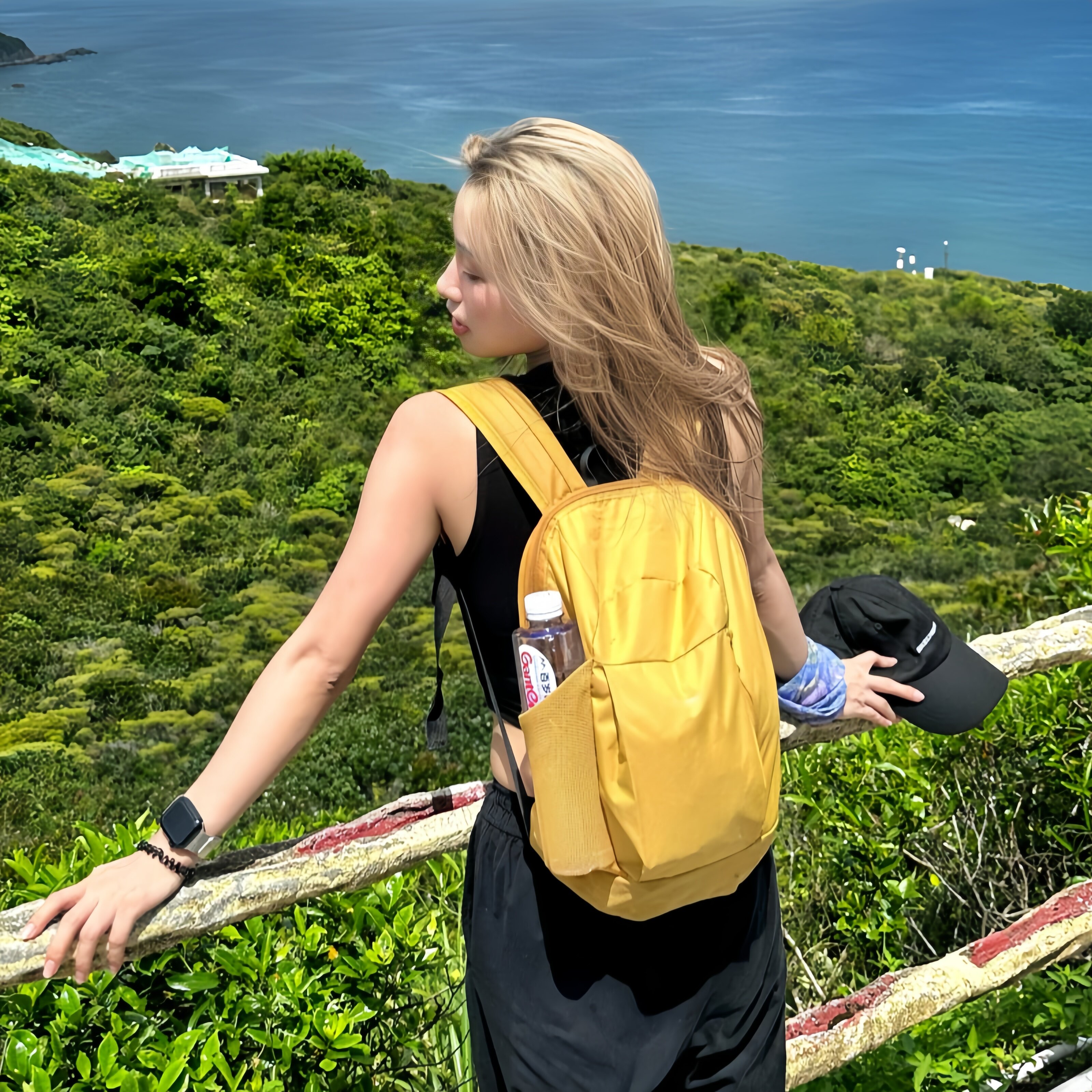 轻量化!登山包女轻便户外徒步爬山双肩背包大容量运动旅游通勤包