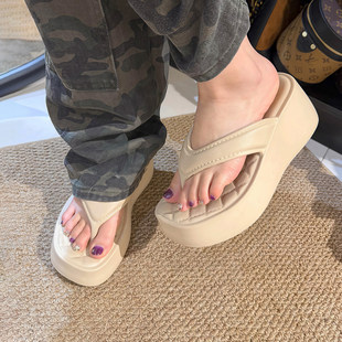 厚底人字拖鞋小个子增高百搭防滑轻便沙滩凉拖高颜值女款2026新款