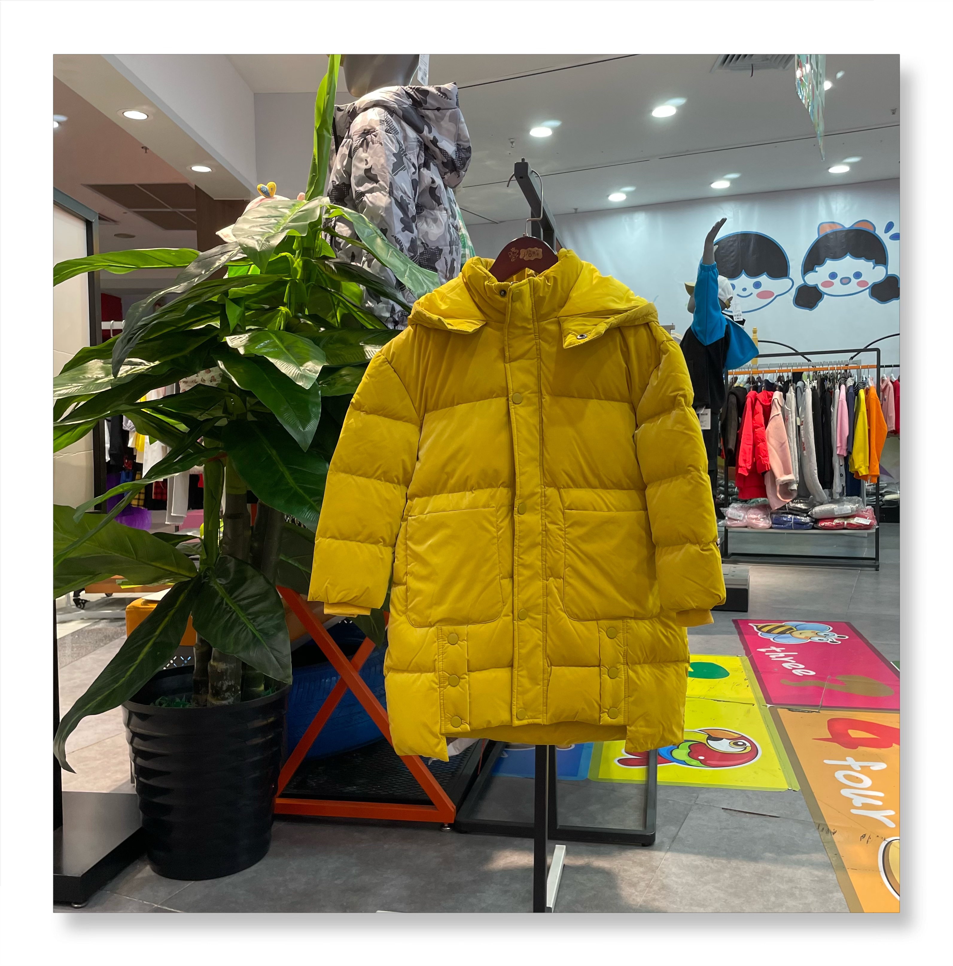 精品童装简单大方女童带帽羽绒服19142012