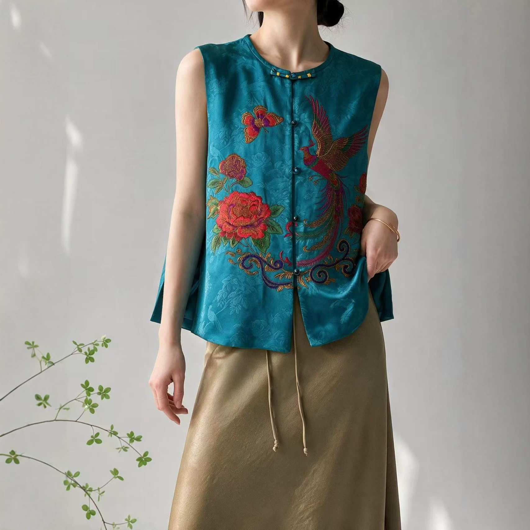 秋季新中式国风女装民族风重工刺绣马甲高级感唐装背心轻奢上衣