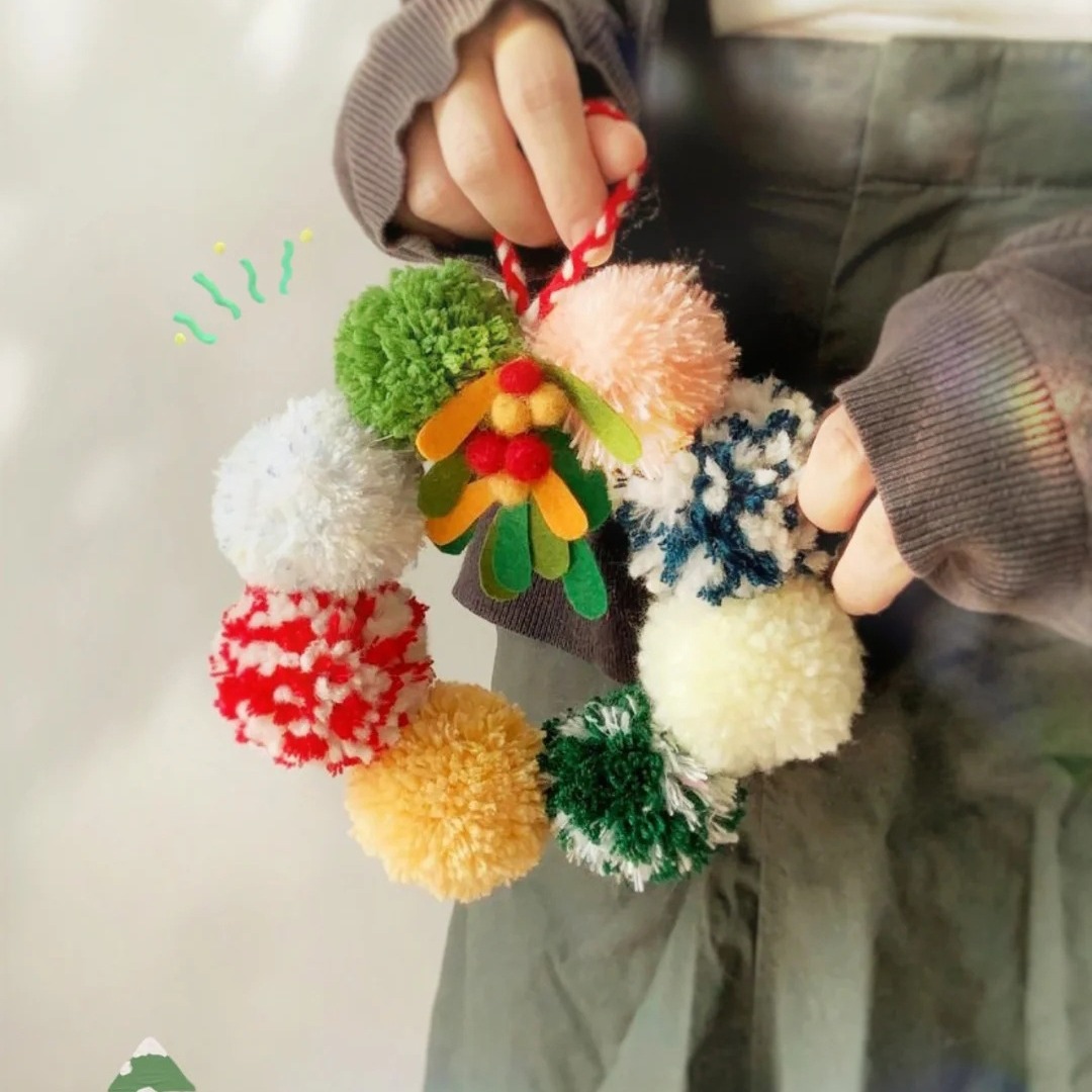 Christmas Woolen Ball Plush Ball Wreath圣诞毛线球绒球花环