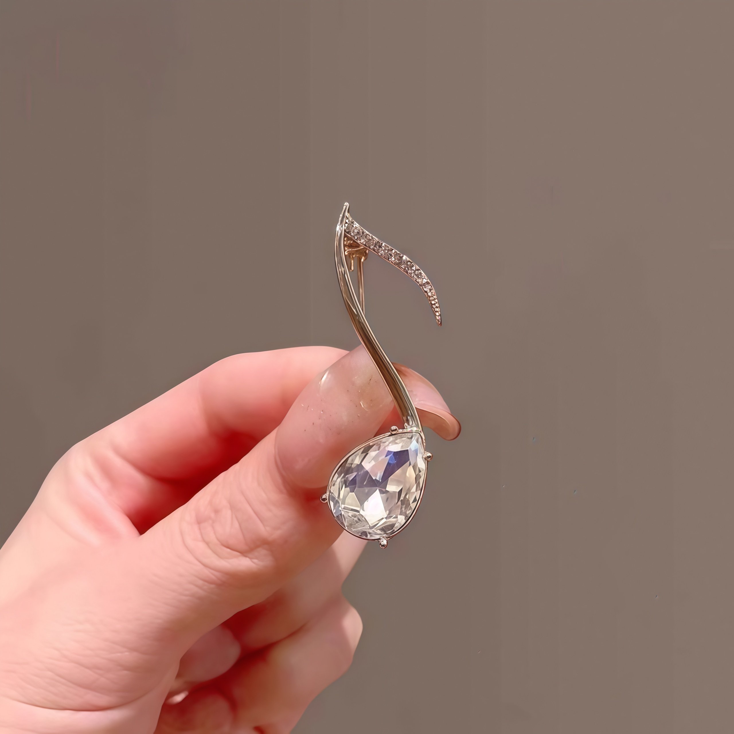 水晶音符胸针女高档精美胸花简约外套西装配饰品领口防走光扣别针,饰品/流行首饰/时尚饰品新,胸针,淘宝优惠券,粉丝福利购,淘宝优惠卷