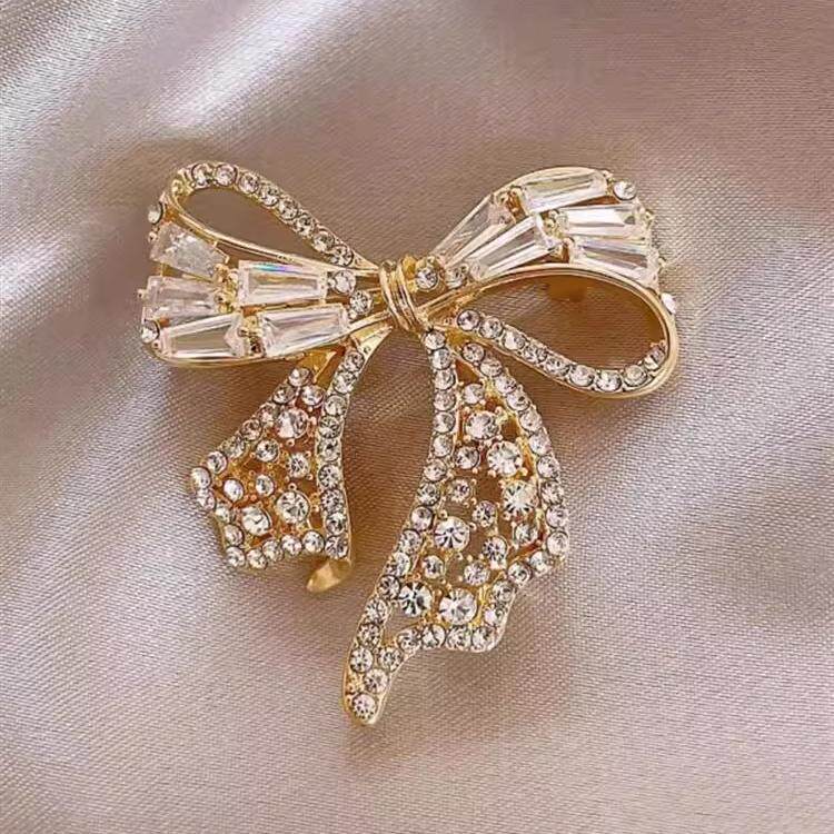 2025新款蝴蝶结胸针女小香风胸花别针配饰显气质西装大衣防走光