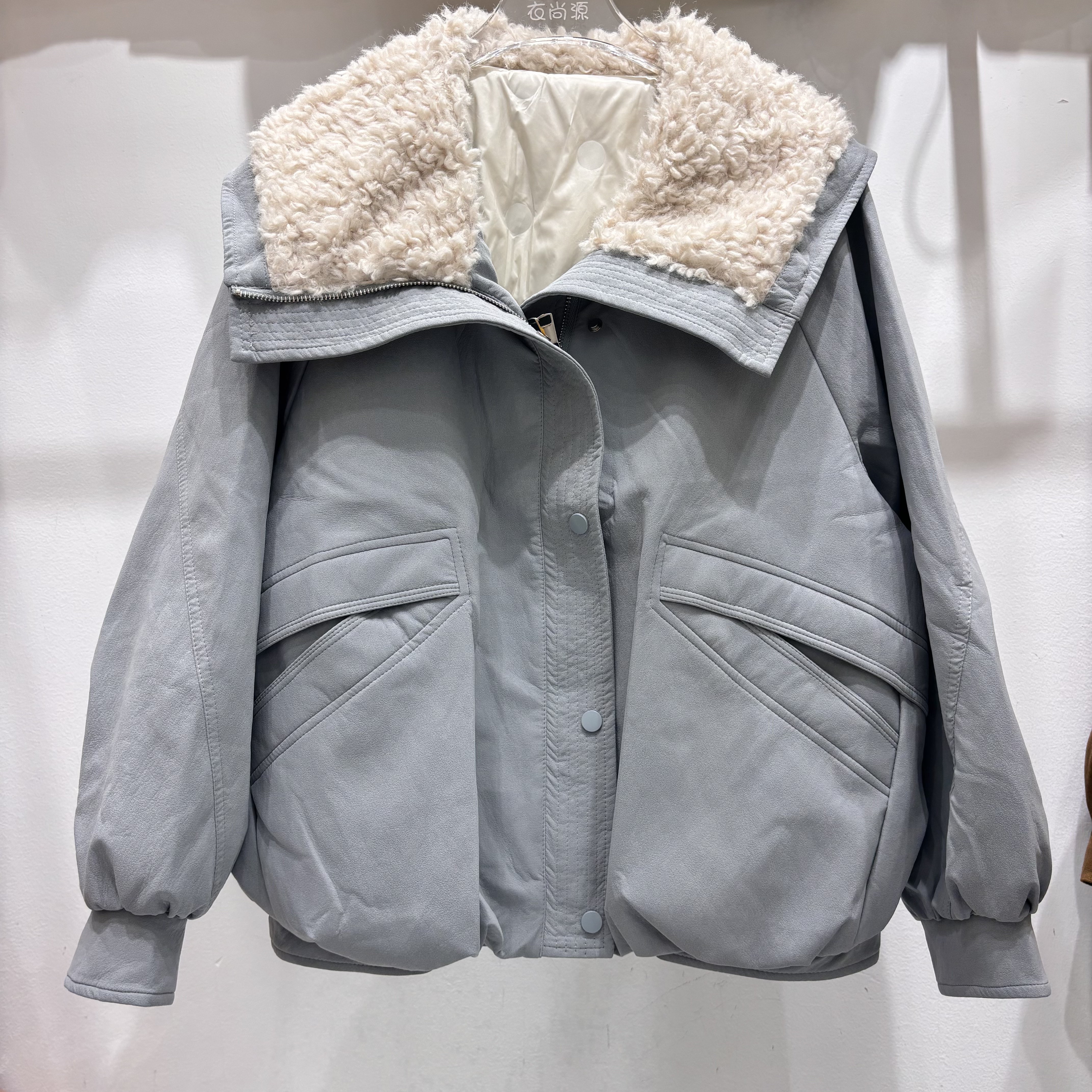 羊羔毛大翻领PU羽绒服女2025冬季新款复古保暖90白鸭绒派克服外套
