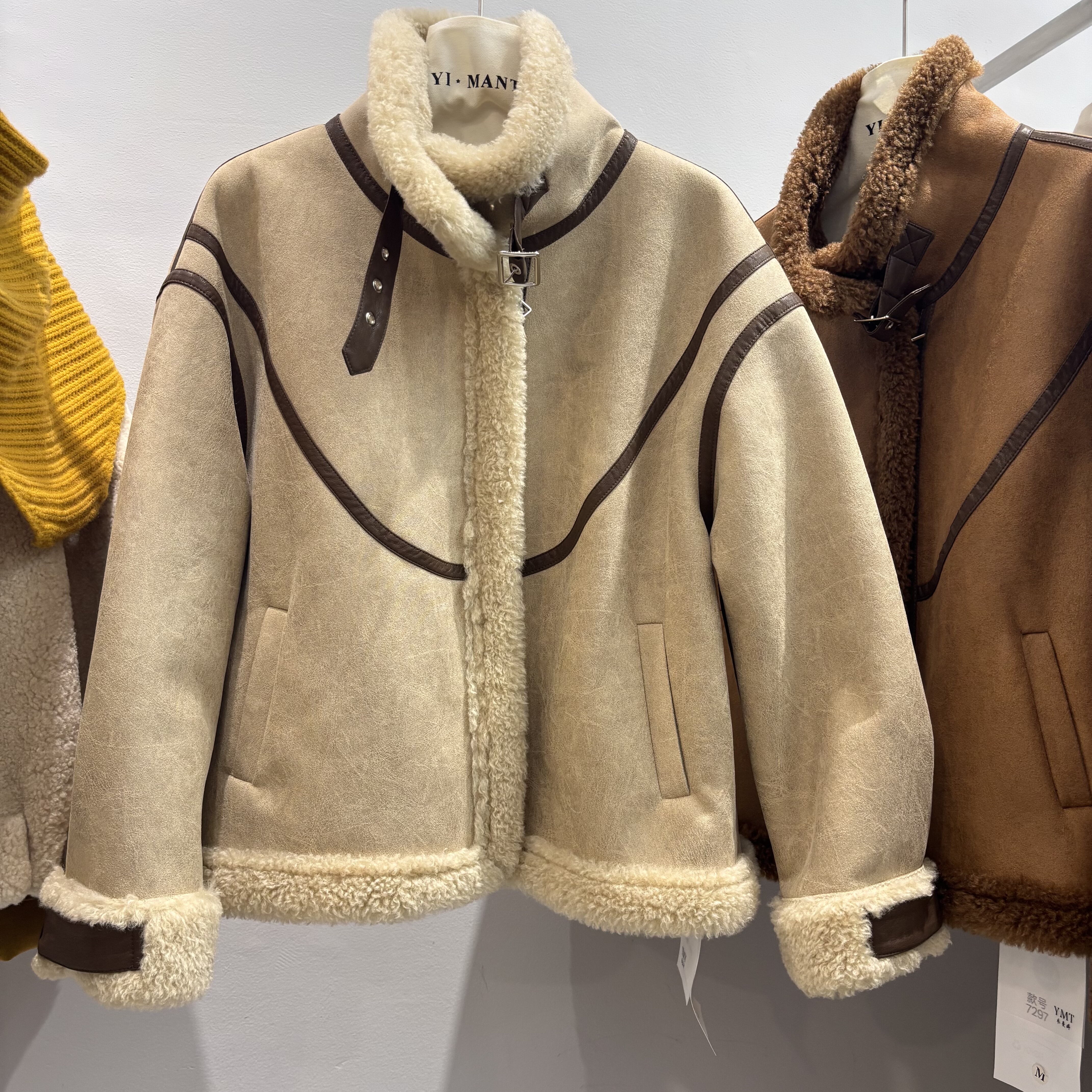 皮毛一体羊羔毛外套女2025冬季新款设计感拼接加厚保暖机车服棉衣