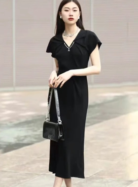 正品哥家新商场同款2025夏季新款V领高腰长裙短袖黑色连衣裙女