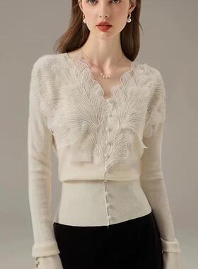 正品哥家新2025春秋季新款女装V领花瓣刺绣羊毛针织衫纯色打底