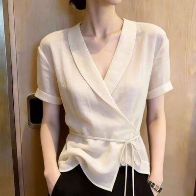 正品哥家新款V领收腰衬衫减龄