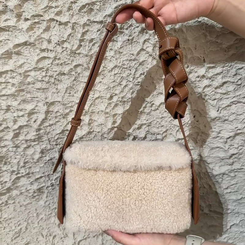 高级感小众设计毛绒手提包包女网红时尚百搭单肩包编织通勤斜挎包,箱包皮具/热销女包/男包,通用款女包,淘宝优惠券,粉丝福利购,淘宝优惠卷