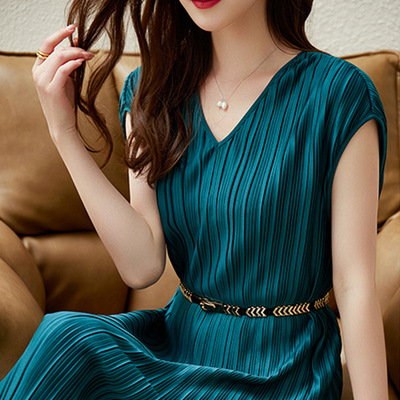 法式连衣裙女2025年早春纯色v领气质修身显瘦雪纺中长裙女优雅