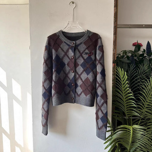 2025冬季新款女装樱桃图案撞色立体格纹针织开衫新款时尚百搭长袖