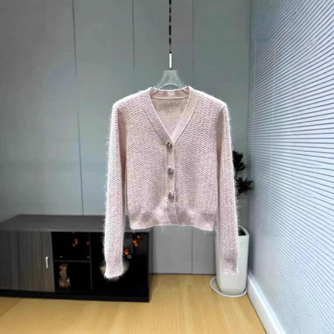 现货25秋季新款气质名媛V领长袖粉色针织开衫减龄短款外套上衣女,女装/女士精品,毛针织衫,淘宝优惠券,粉丝福利购,淘宝优惠卷