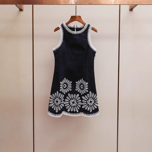 M家夏季新款复古度假风绣花设计感圆领A字花边裙摆无袖背心连衣裙