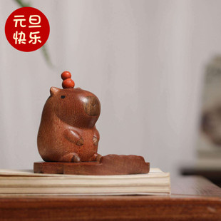 卡皮巴拉手机支架实木摆件可爱桌面装 饰创意水豚办公室工位礼物