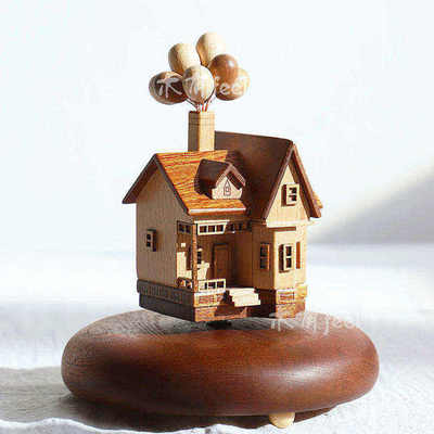 旋转飞屋环游记发条八音盒音乐盒创意房子装饰摆件实木质生日礼物