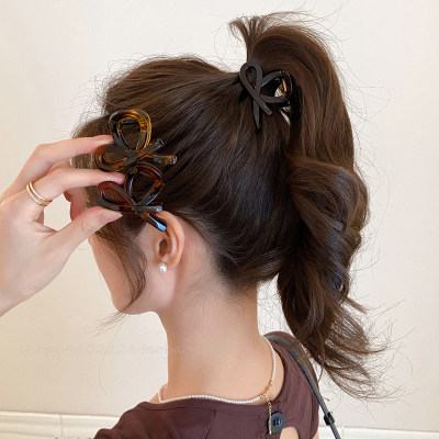 玳瑁色抓夹女2025新款