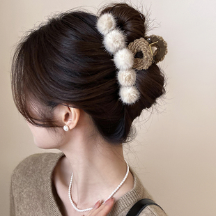 秋冬毛绒大号发夹女2026新款高级感发量多发饰盘发鲨鱼夹头发抓夹