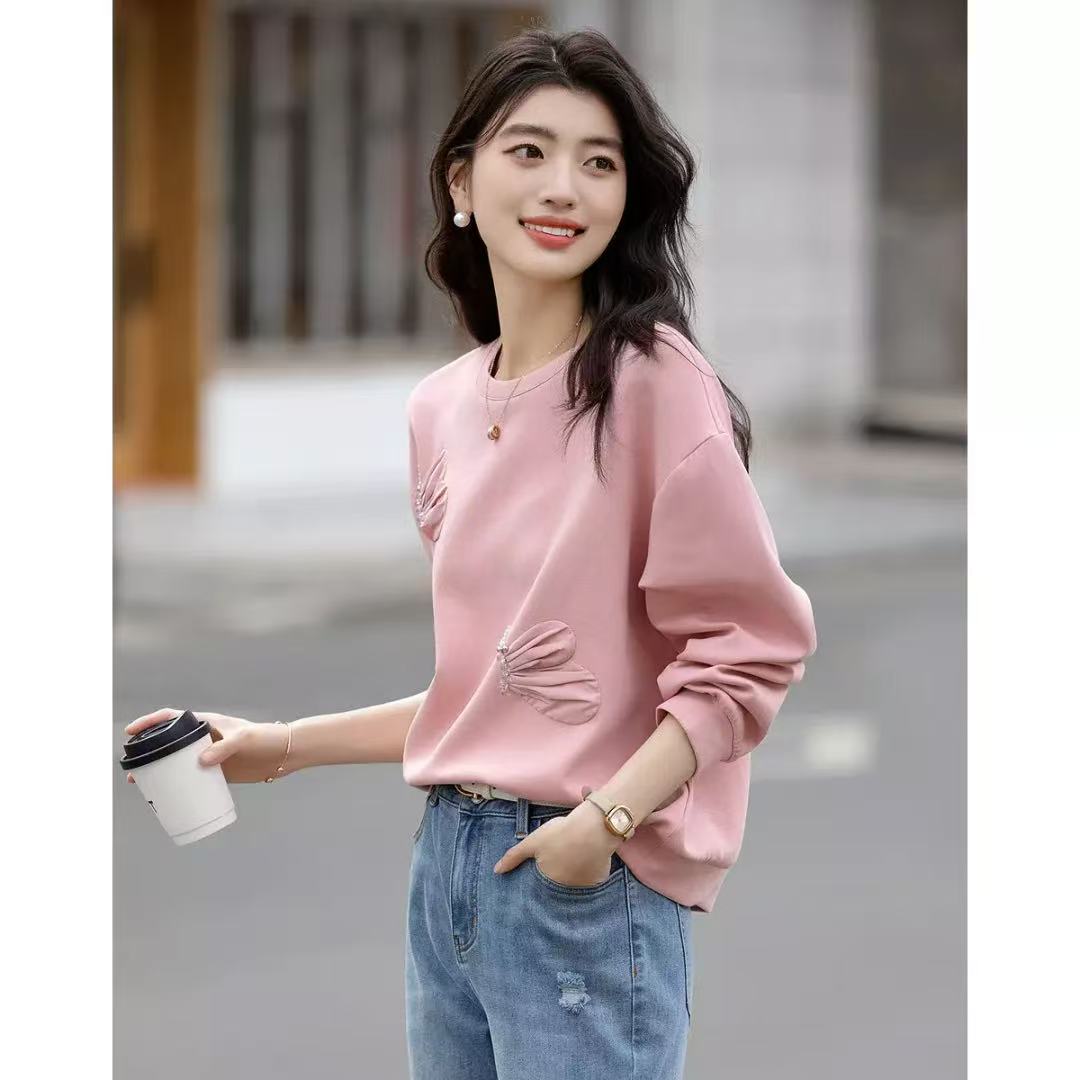 秋上新！德M家春秋立体蝴蝶贴布钉珠上衣宽松藏肉好搭女卫衣