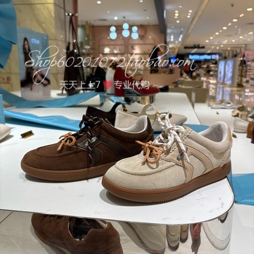 思加图2025秋季女鞋时尚休闲鞋女