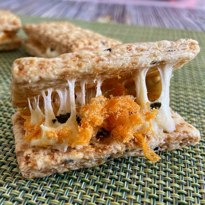 海苔肉松方块酥牛轧夹心饼干