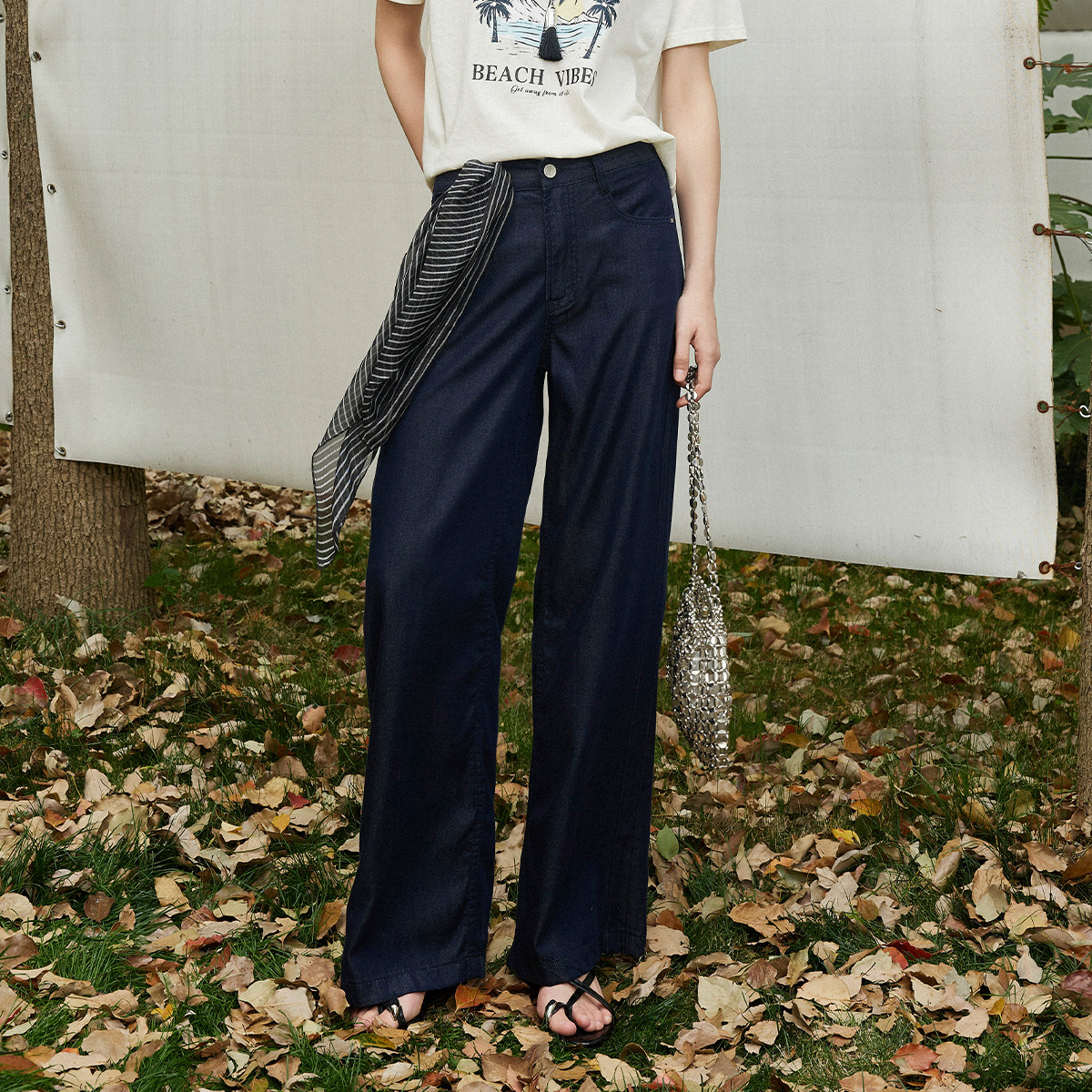 CLMX 柔软亲肤与骨感有型兼容修饰腿型经典博主风宽松直筒牛仔裤