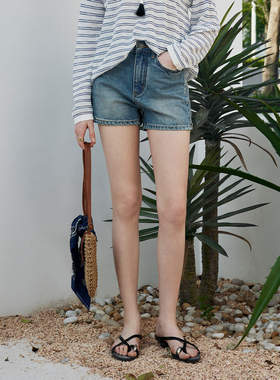 CLMX 水洗斜纹棉牛仔面料 复古侧缝插片小开衩合体牛仔短裤