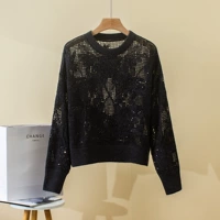 Глубоко серая круглая шея