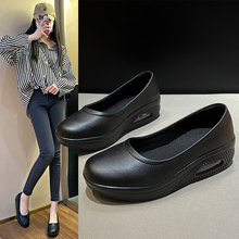 软底真皮黑色大码单鞋女2025新款春夏透气工作鞋厚底妈妈皮鞋防滑