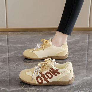 春款运动女鞋2026新款平底舒适阿甘鞋ins超火黄色德训鞋软底板鞋
