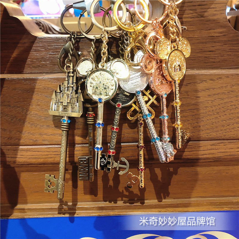 上海迪士尼国内代购米奇金色城堡钥匙扣钥匙造型圈复古车挂件金属